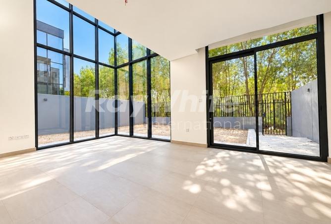 4-bed villa in Mudon Al Ranim 7 · Corner unit — photo 2