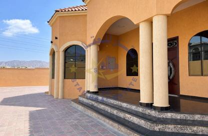Villa - 3 Bedrooms - 4 Bathrooms for rent in Downtown Fujairah - Fujairah