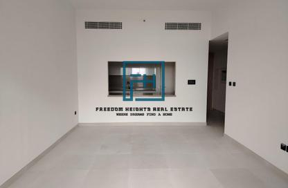 Apartment - 3 Bedrooms - 4 Bathrooms for rent in Al Mamsha - Muwaileh - Sharjah
