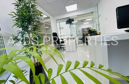 مكتب - غرفة نوم - 1 حمام للايجار في مبنى بيزنس اتريوم - عود ميثاء - بر دبي - دبي
