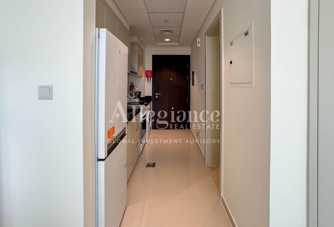 Golf View Studio | High Floor | Ready to Move-In photo 11