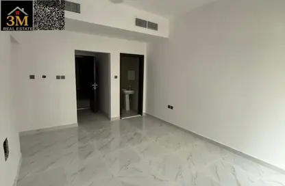 شقة - غرفة نوم - 2 حمامات للايجار في مساكن كورنيش عجمان - طريق كورنيش عجمان - عجمان