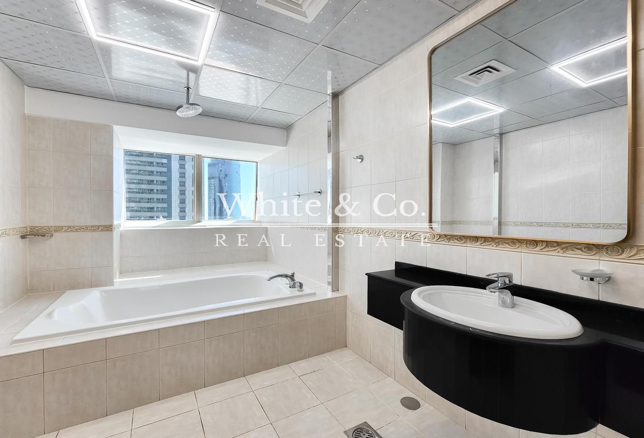 UPGRADED | LANDMARK VIEWS | HIGH FLOOR photo 17