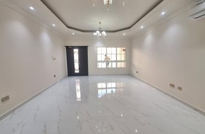 Villa - 5 - 5 for rent in Mohamed Bin Zayed Centre - Mohamed Bin Zayed City - Abu Dhabi