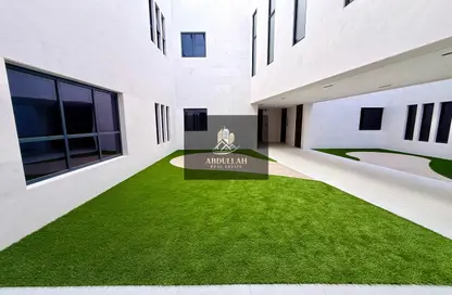 شقة - غرفة نوم - 2 حمامات للايجار في مجمع مويلح - تجارية مويلح - الشارقة