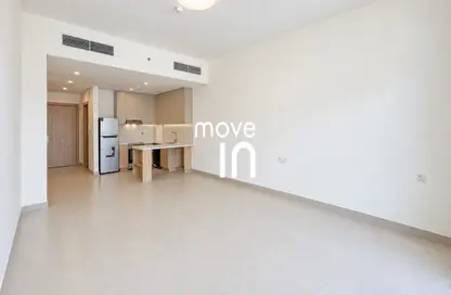 Apartment - 1 Bathroom for sale in Weybridge Gardens 1 - Weybridge Gardens - Dubai Land Residence Complex - Dubai