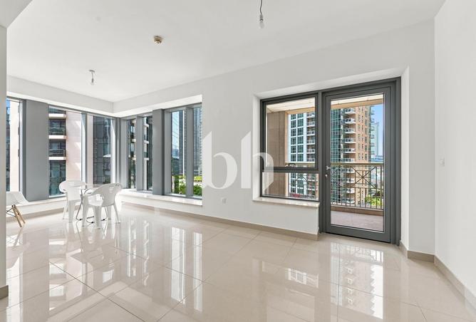 Bright 2BR | Fountain Views | Vacant — photo 4