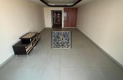 Apartment - 2 - 4 for rent in Corniche Tower - Ajman Corniche Road - Ajman