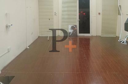 Shop - Studio - 1 for rent in Building X15 - England Cluster - International City - Dubai Shop - Studio - 1 for rent in Building X15 - England Cluster - International City - Dubai