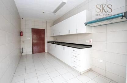 Apartment - 4 - 3 for rent in Zabeel Building - Al Karama - Bur Dubai - Dubai Apartment - 4 - 3 for rent in Zabeel Building - Al Karama - Bur Dubai - Dubai