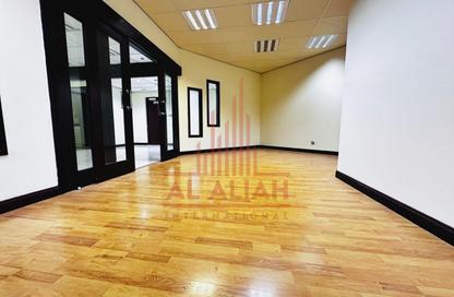 Office Space - Studio - 2 Bathrooms for rent in Hamdan Street - Abu Dhabi
