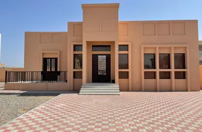 فيلا - 4 غرف نوم - 4 حمامات للايجار في الرفاع - رأس الخيمة