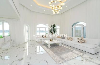 Villa - 4 - 5 for rent in Garden Homes Frond P - Garden Homes - Palm Jumeirah - Dubai