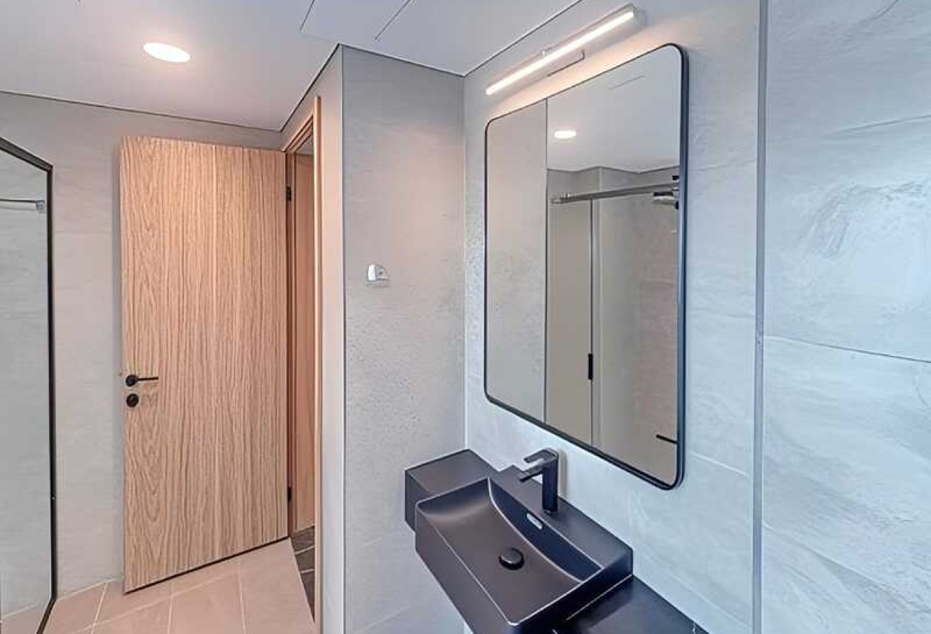 PREMIUM UNIT | VACANT | VERY NEGOTIABLE gallery image