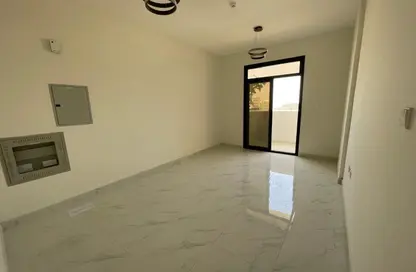 شقة - غرفة نوم - 2 حمامات للايجار في الزاهية 1 - الزاهية - تجارية مويلح - الشارقة