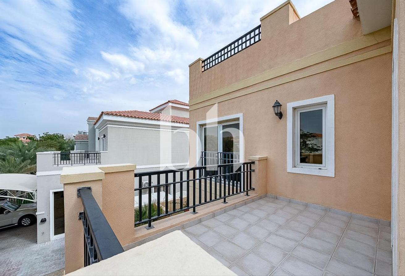 5BR Villa | Private Garden | Unfurnished | Vacant photo 13