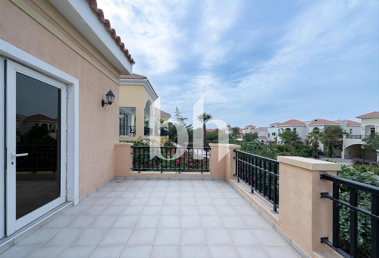 5BR Villa | Private Garden | Unfurnished | Vacant photo 12