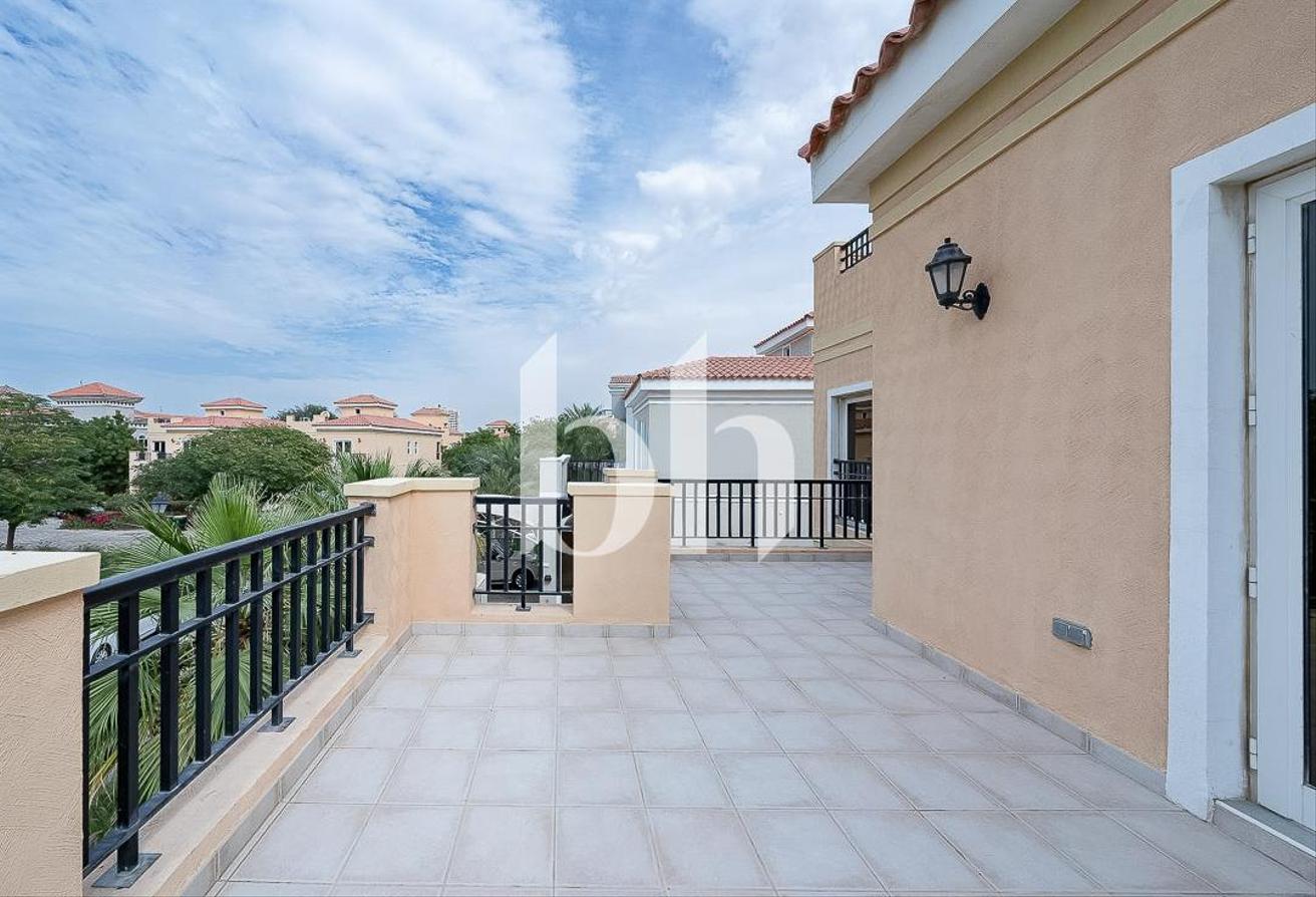 5BR Villa | Private Garden | Unfurnished | Vacant photo 11