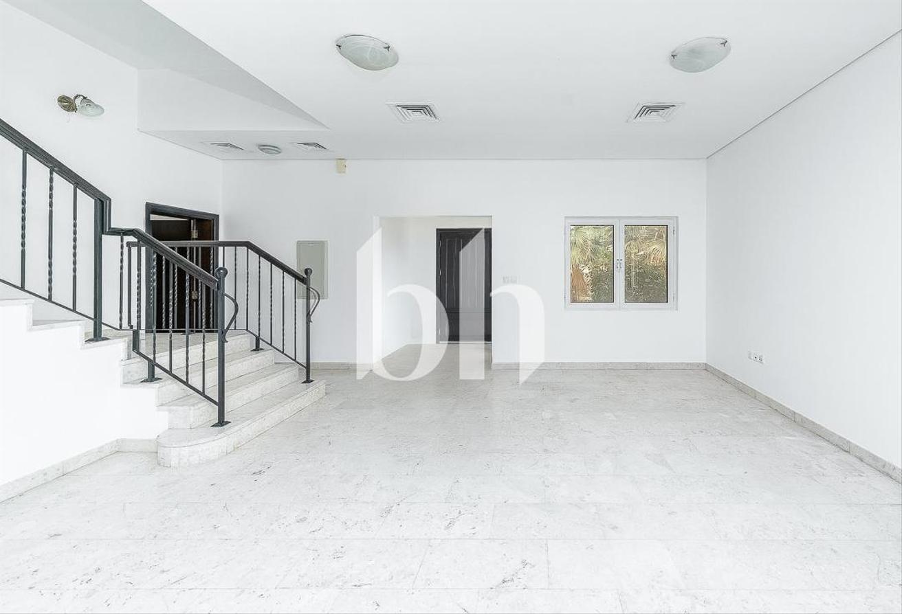 5BR Villa | Private Garden | Unfurnished | Vacant photo 6