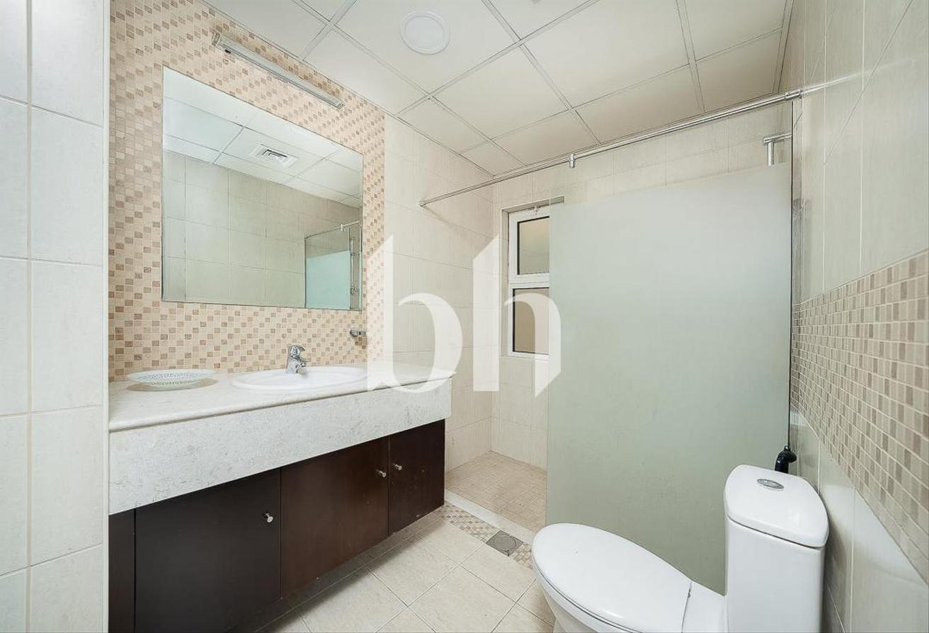5BR Villa | Private Garden | Unfurnished | Vacant photo 19
