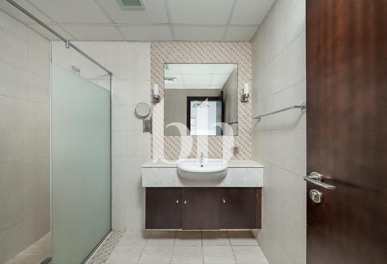 5BR Villa | Private Garden | Unfurnished | Vacant photo 15