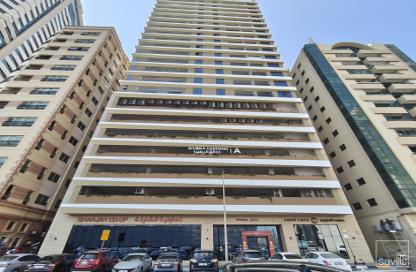 Apartment - 3 - 4 for rent in Riviera Tower - Al Majaz 3 - Al Majaz - Sharjah