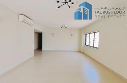 Apartment - 3 Bedrooms - 3 Bathrooms for rent in Dar Al Buteen 1 - Al Muraqqabat - Deira - Dubai