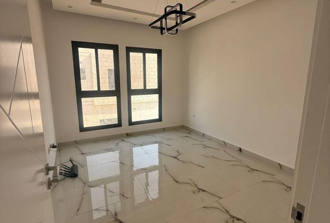114600113 - Property Image 2