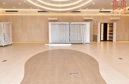 Shop - Studio - 1 for rent in Al Khabaisi - Deira - Dubai