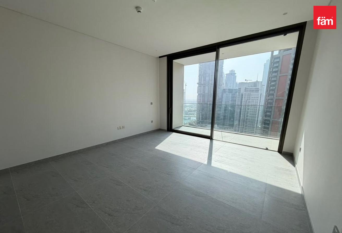 High Floor | Brand New | Plaza View | Vacant photo 2