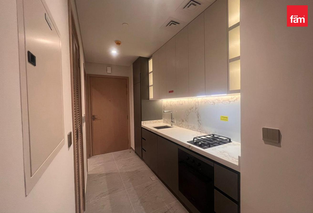 High Floor | Brand New | Plaza View | Vacant photo 4