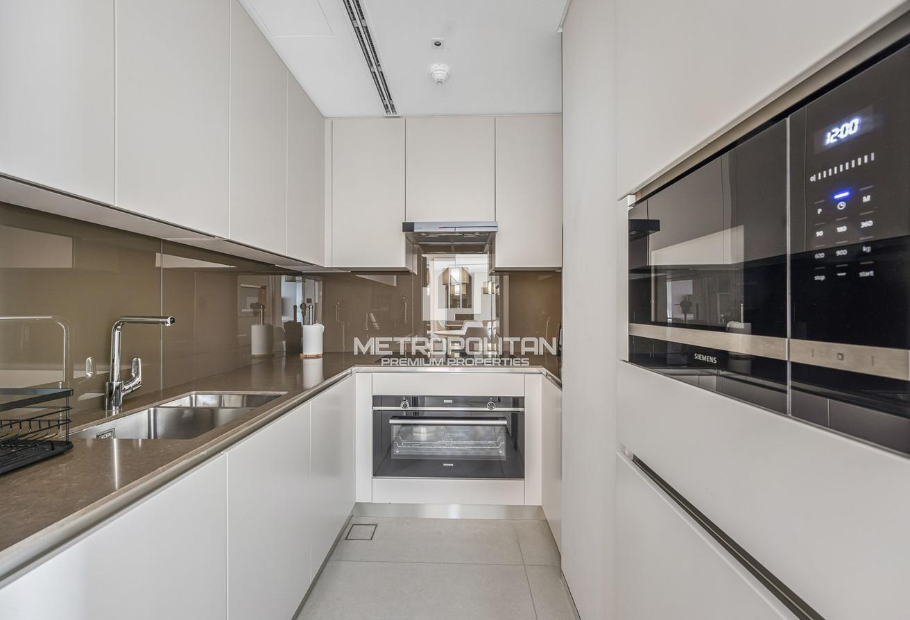 Spacious 2BR + Maid's | High Floor | Sea View photo 10