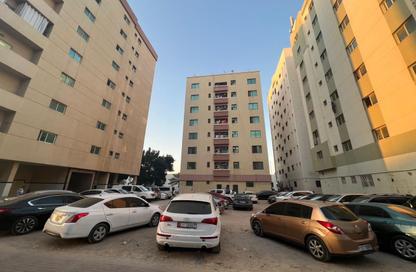 عمارة بالكامل - استوديو - 8 حمامات للبيع في المويهات - عجمان