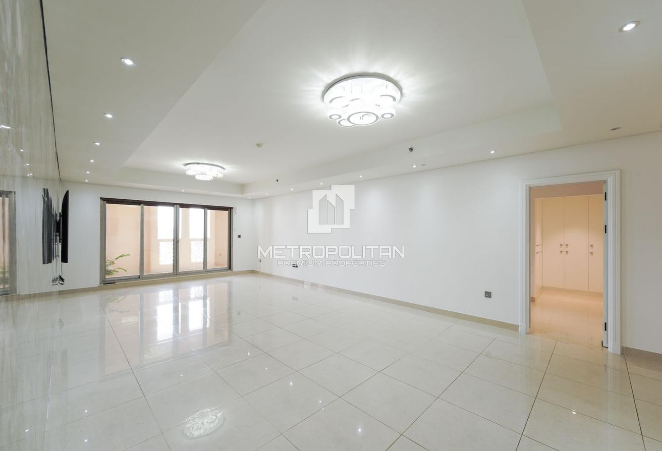 Spacious | Unfurnished | Beach | Palm View| Vacant photo 8