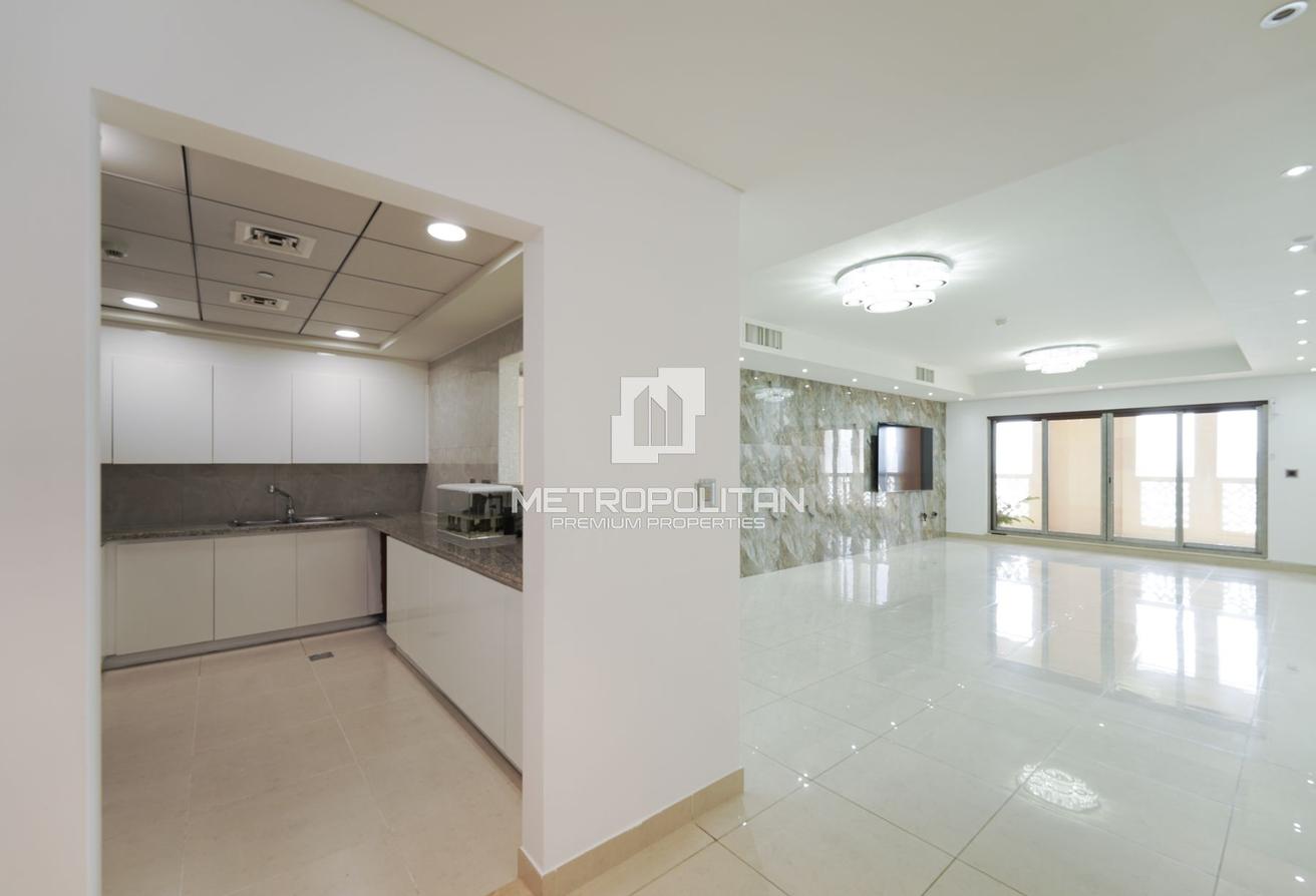 Spacious | Unfurnished | Beach | Palm View| Vacant photo 6