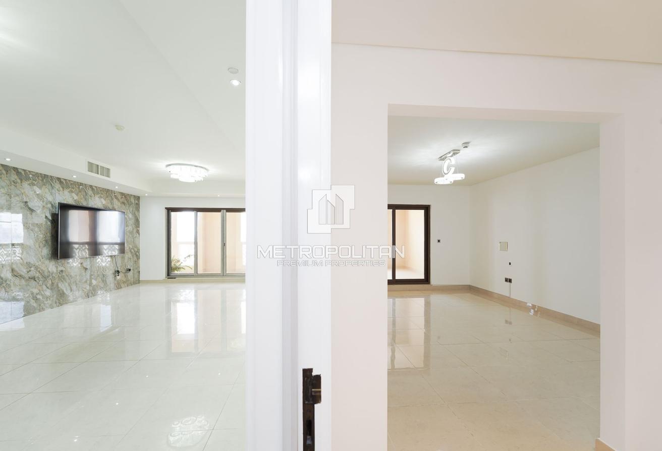 Spacious | Unfurnished | Beach | Palm View| Vacant photo 9