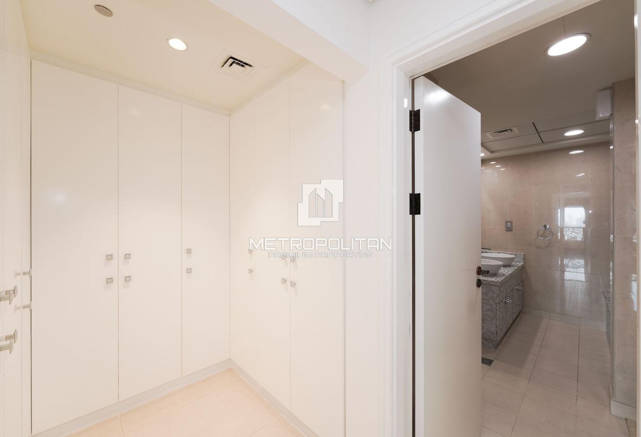 Spacious | Unfurnished | Beach | Palm View| Vacant photo 11