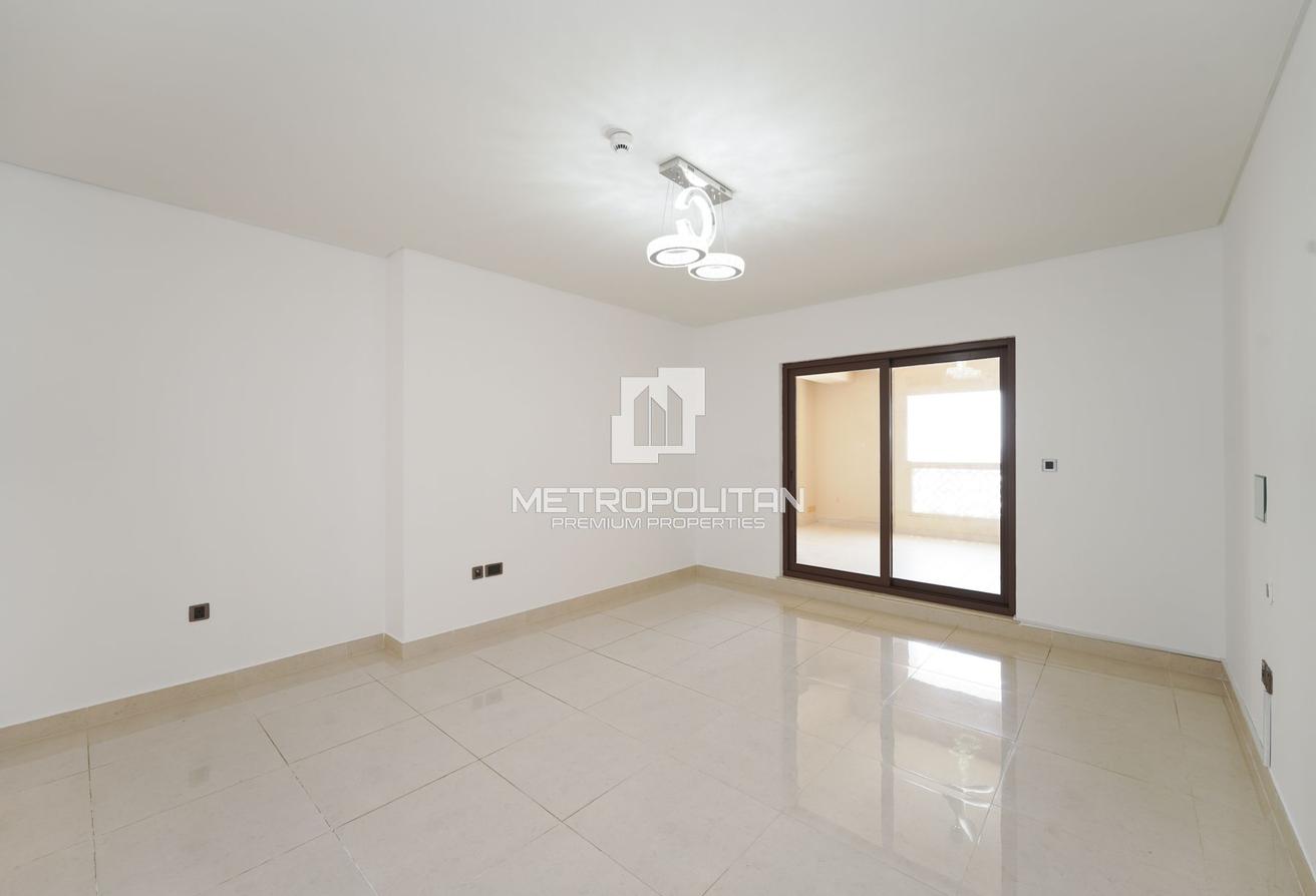 Spacious | Unfurnished | Beach | Palm View| Vacant photo 15