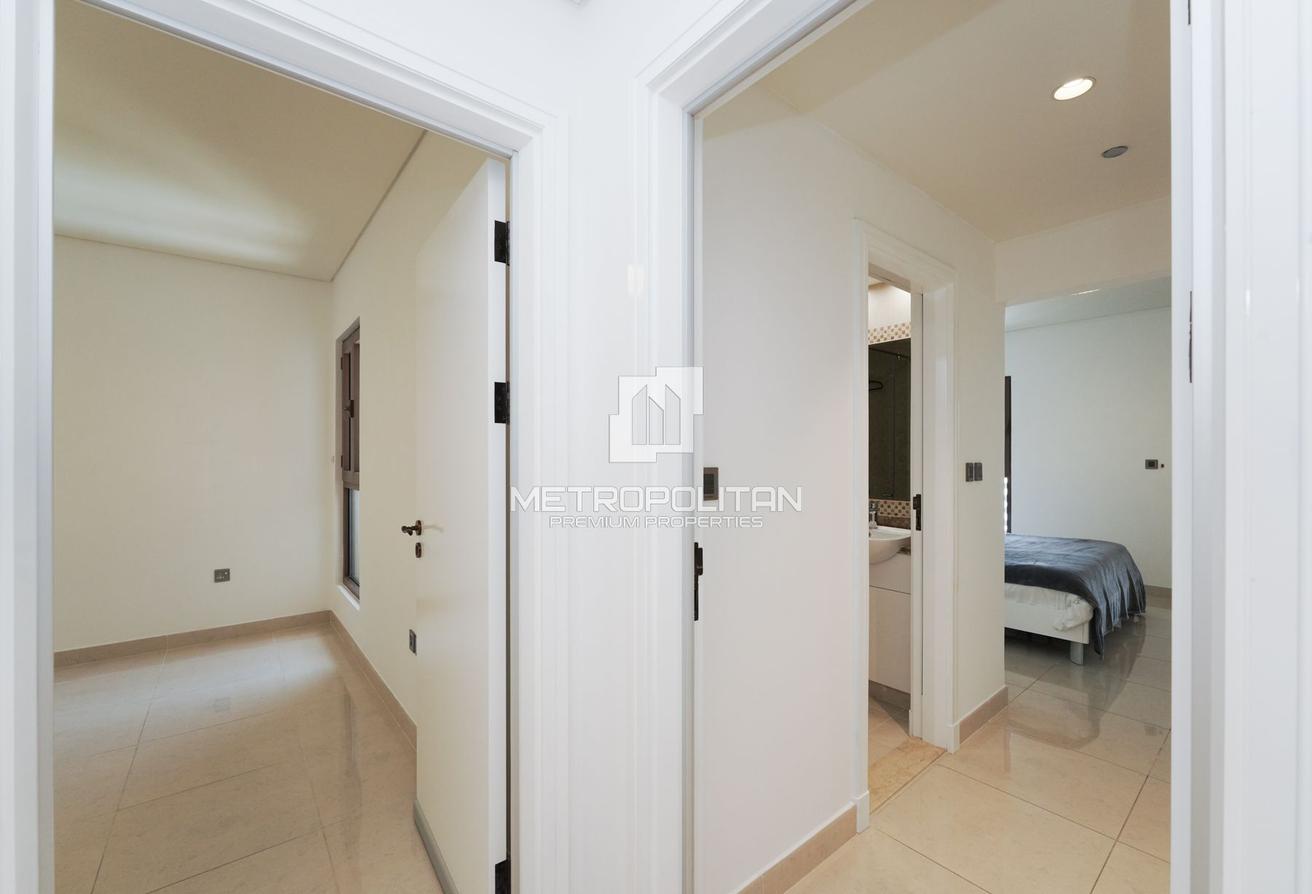 Spacious | Unfurnished | Beach | Palm View| Vacant photo 20