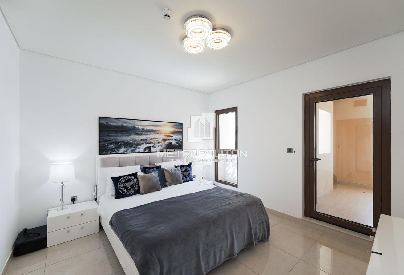Spacious | Unfurnished | Beach | Palm View| Vacant photo 19