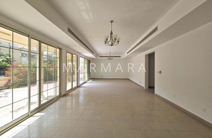 Villa - 4 Bedrooms - 5 Bathrooms for rent in Umm Suqeim 2 Villas - Umm Suqeim 2 - Umm Suqeim - Dubai