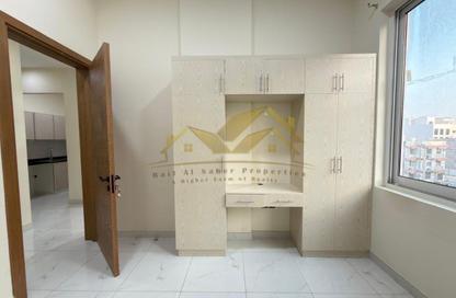 Apartment - 1 - 2 for rent in Al Karama - Bur Dubai - Dubai