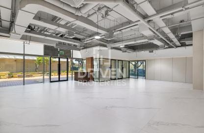 Retail - Studio for rent in Emaar Business Park Building 4 - Emaar Business Park - Sheikh Zayed Road - Dubai