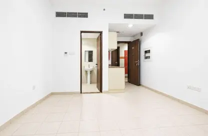 Apartment - Studio - 1 Bathroom for rent in Naif - Deira - Dubai