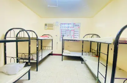 سكن الموظفين - استوديو - 8 حمامات للايجار في م -38 - مصفح الصناعية - مصفح - أبوظبي سكن الموظفين - استوديو - 8 حمامات للايجار في م -38 - مصفح الصناعية - مصفح - أبوظبي