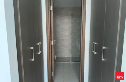 شقة - غرفة نوم - 2 حمامات للايجار في مبنى ربدان - موتور سيتي - دبي