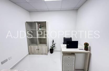 Office Space - Studio - 1 Bathroom for rent in Silver Home Building - Hor Al Anz - Deira - Dubai