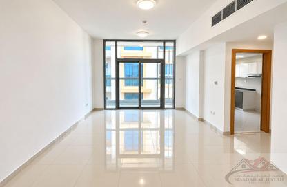 شقة - 1 - 2 للايجار في مجمع مويلح - تجارية مويلح - الشارقة