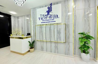Office Space - 1 Bedroom - 4 Bathrooms for rent in Dar Al Salam Building - Corniche Road - Abu Dhabi