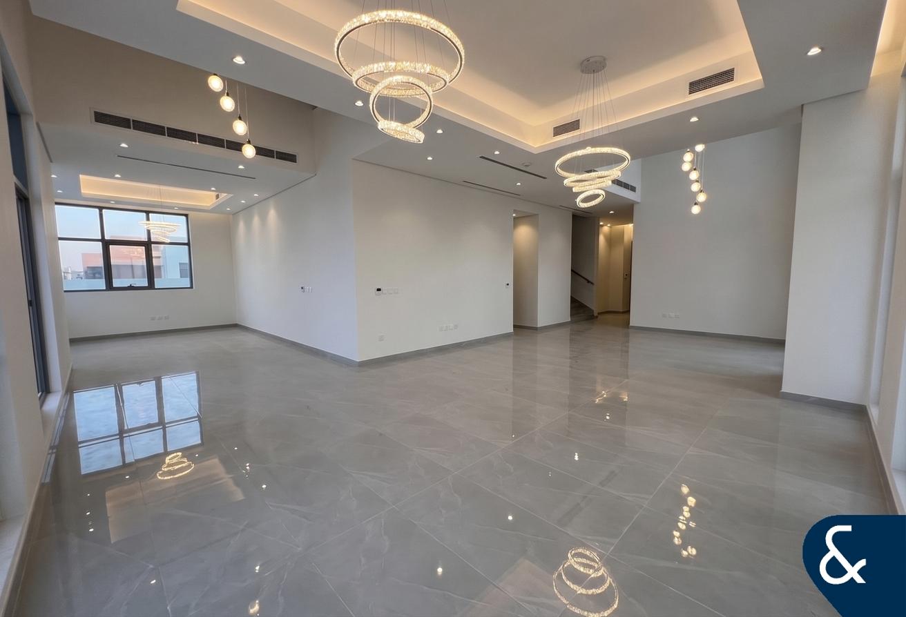 6 Bed | Private Pool | Elevator | Brand New photo 4